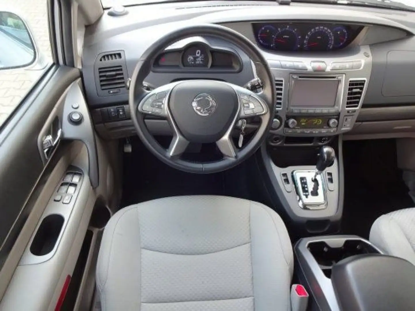 SsangYong Rodius 2.2 Diesel 2WD Argent - 1