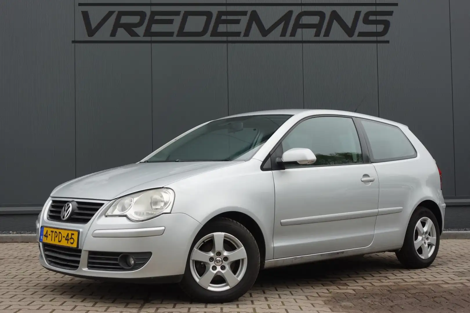 Volkswagen Polo 1.4-16V Comfortline Grijs - 1