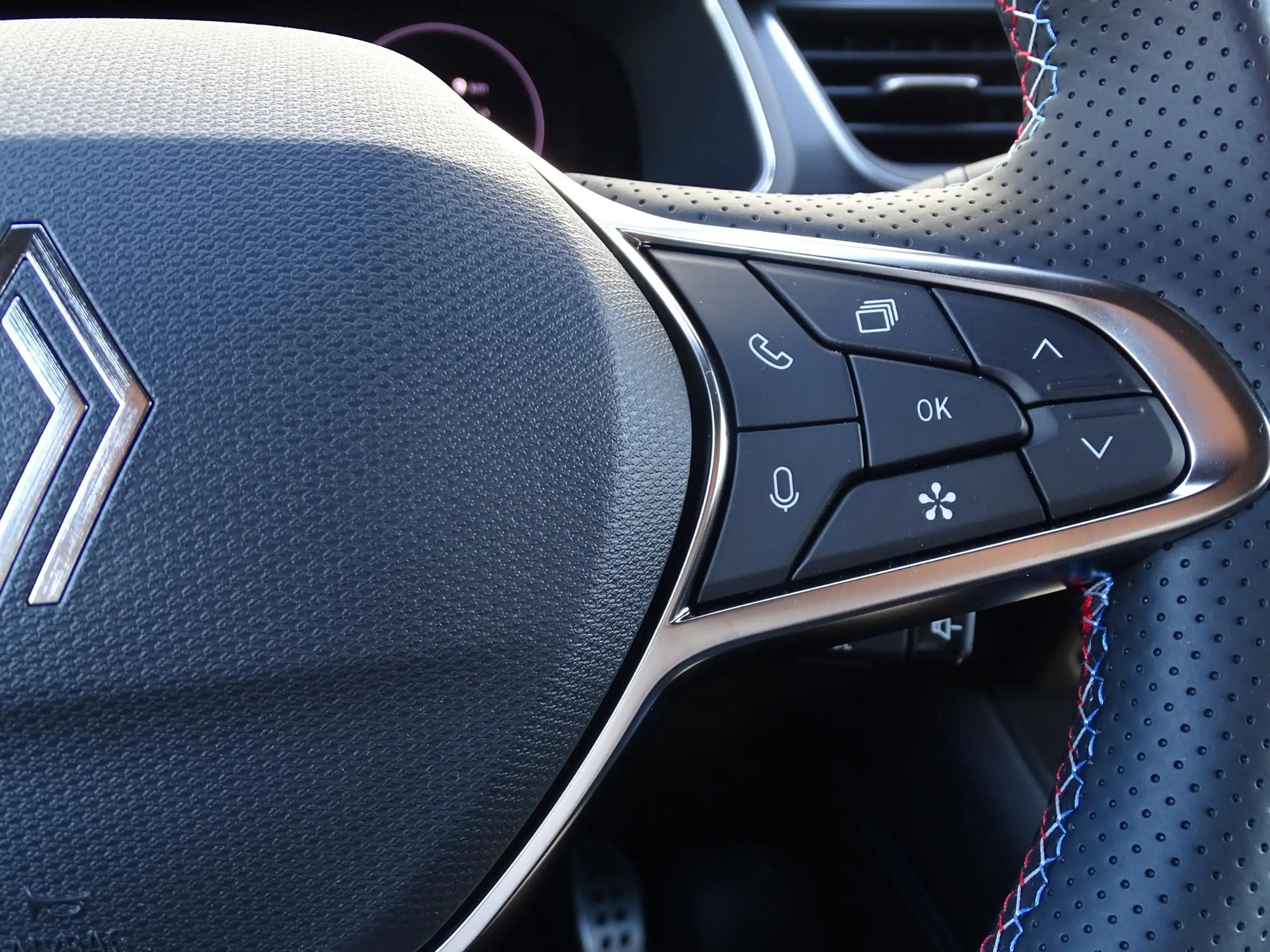Renault Captur 1.8 E-Tech full hybrid 160 esprit Alpine NU 5 JAAR — photo 21