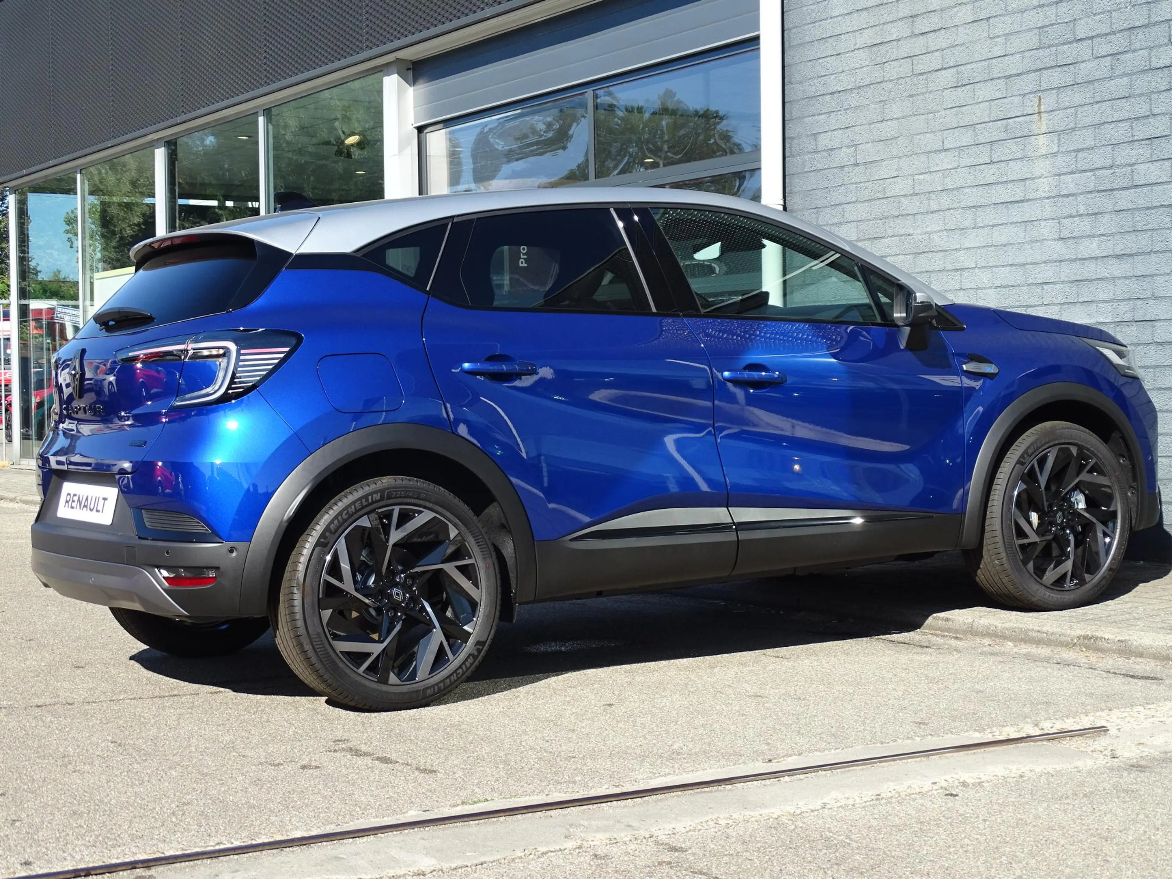 Renault Captur 1.8 E-Tech full hybrid 160 esprit Alpine NU 5 JAAR — photo 2