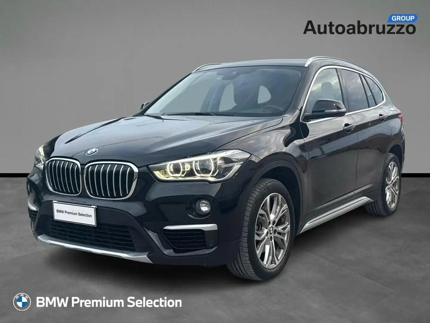 BMW X1 xdrive18d xLine auto Zwart - 1