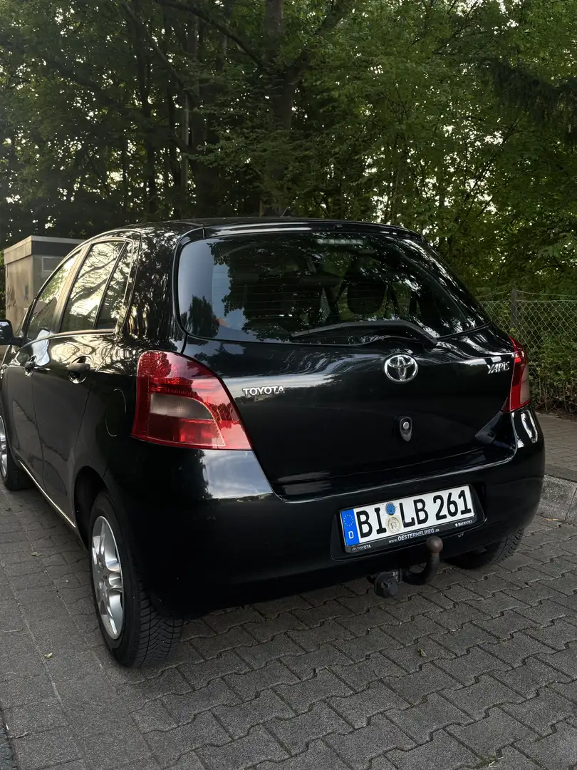 Toyota Yaris Basis Schwarz - 2