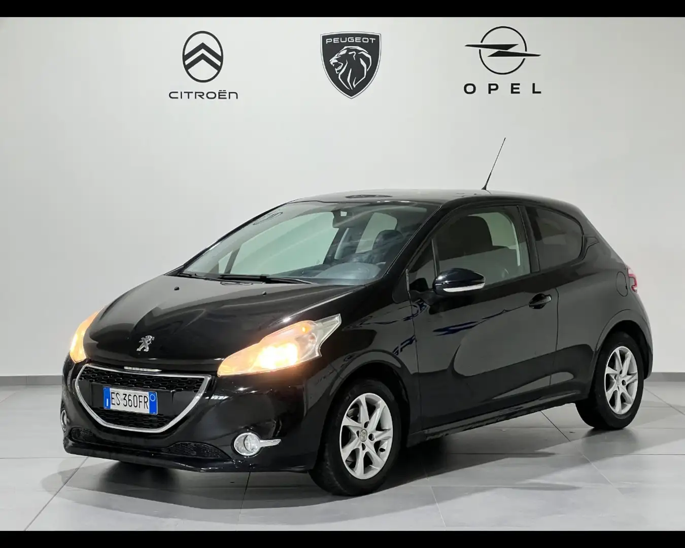Peugeot 208 I 2012 -  3p 1.4 hdi 8v Access c/reg.vel. Чорний - 1