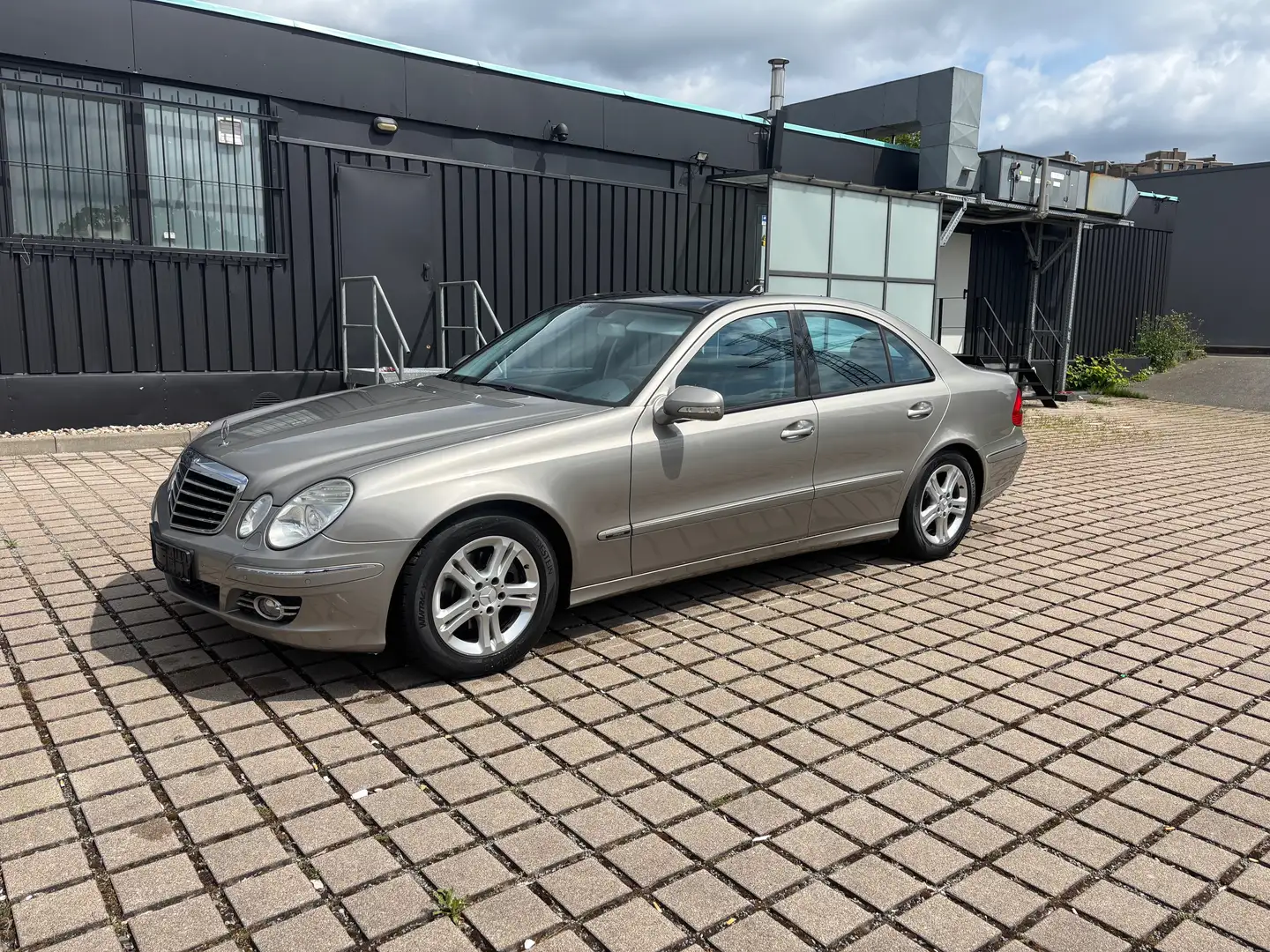 Mercedes-Benz E 200 E 200 CDI (211.007) Avantgarde 1-Hand Panorama Gris - 2