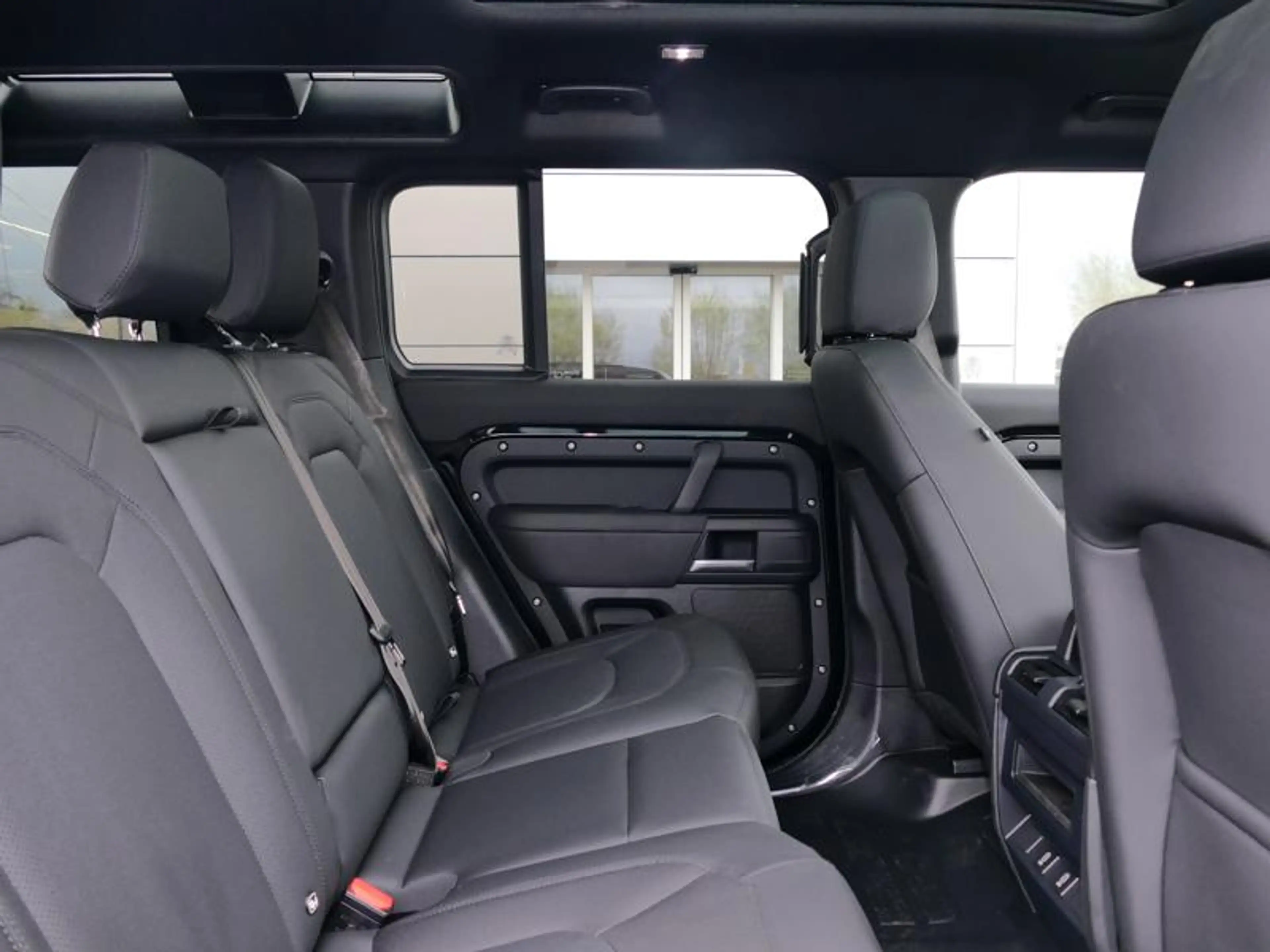 Land Rover Defender 110 D200 S | PANO | TOWB | 360° | — photo 7