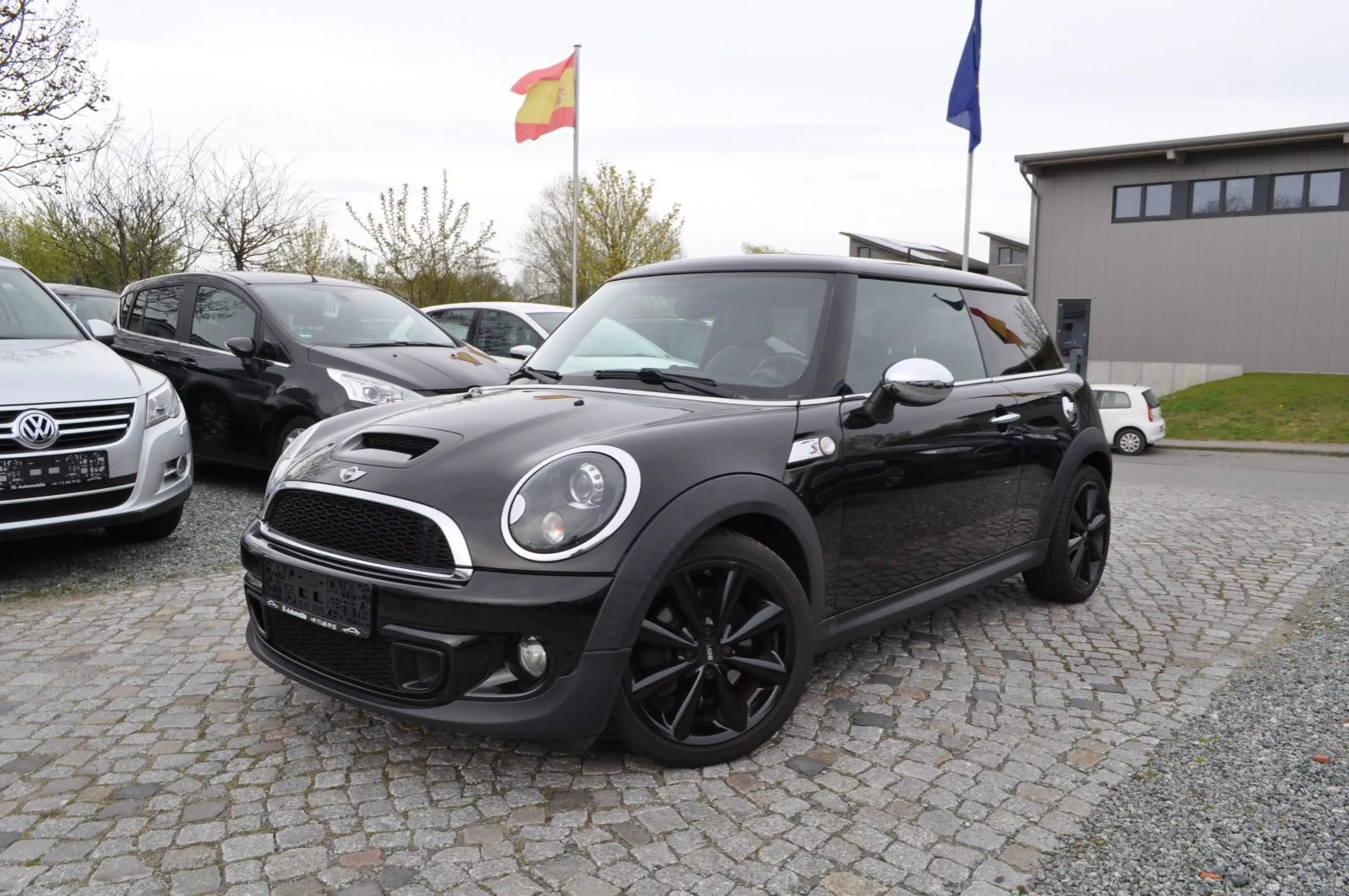 MINI Cooper S /NAVI/TEMPOMAT/PDC/8x BEREIFT
