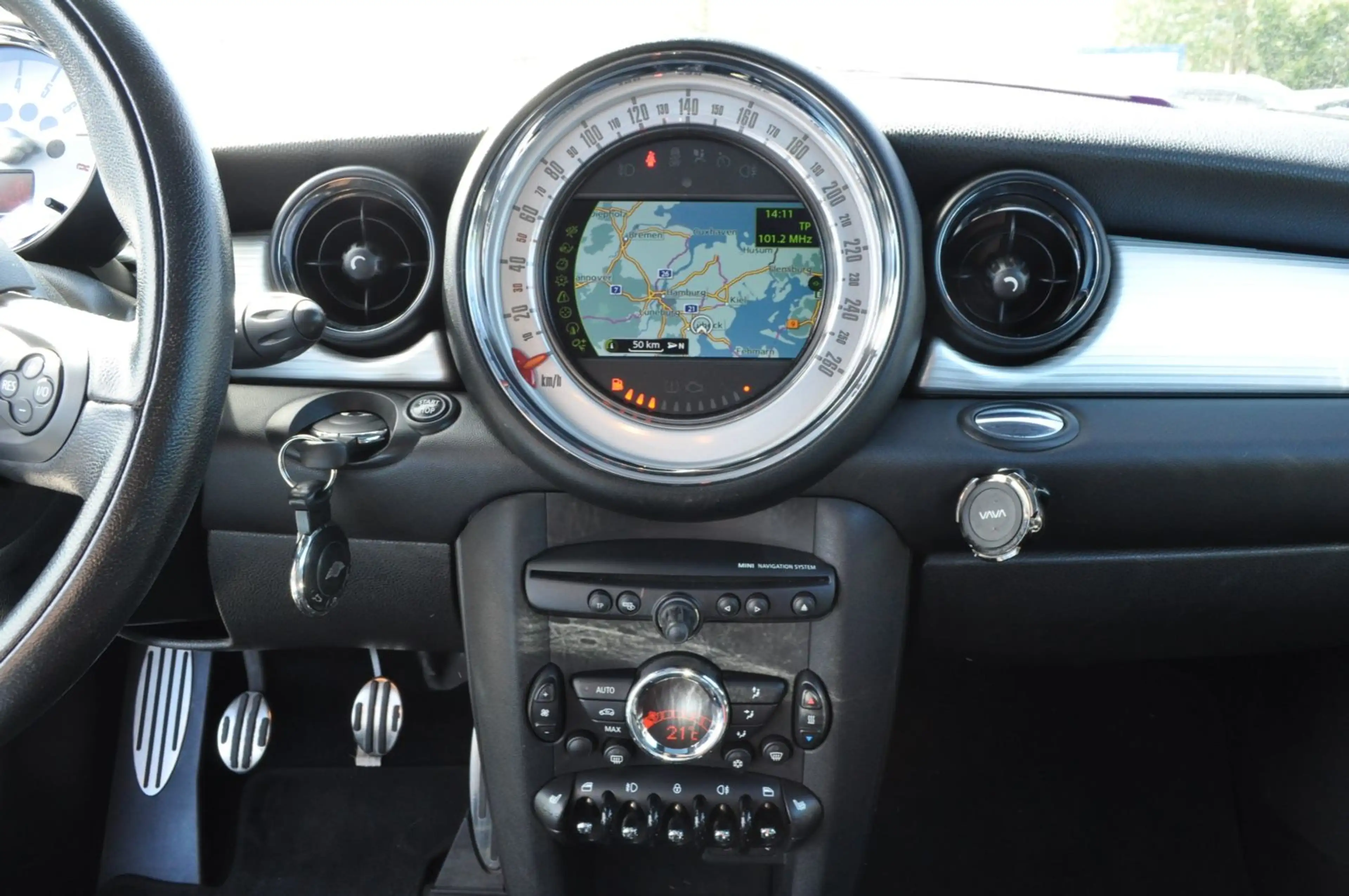 MINI Cooper S /NAVI/TEMPOMAT/PDC/8x BEREIFT — photo 12