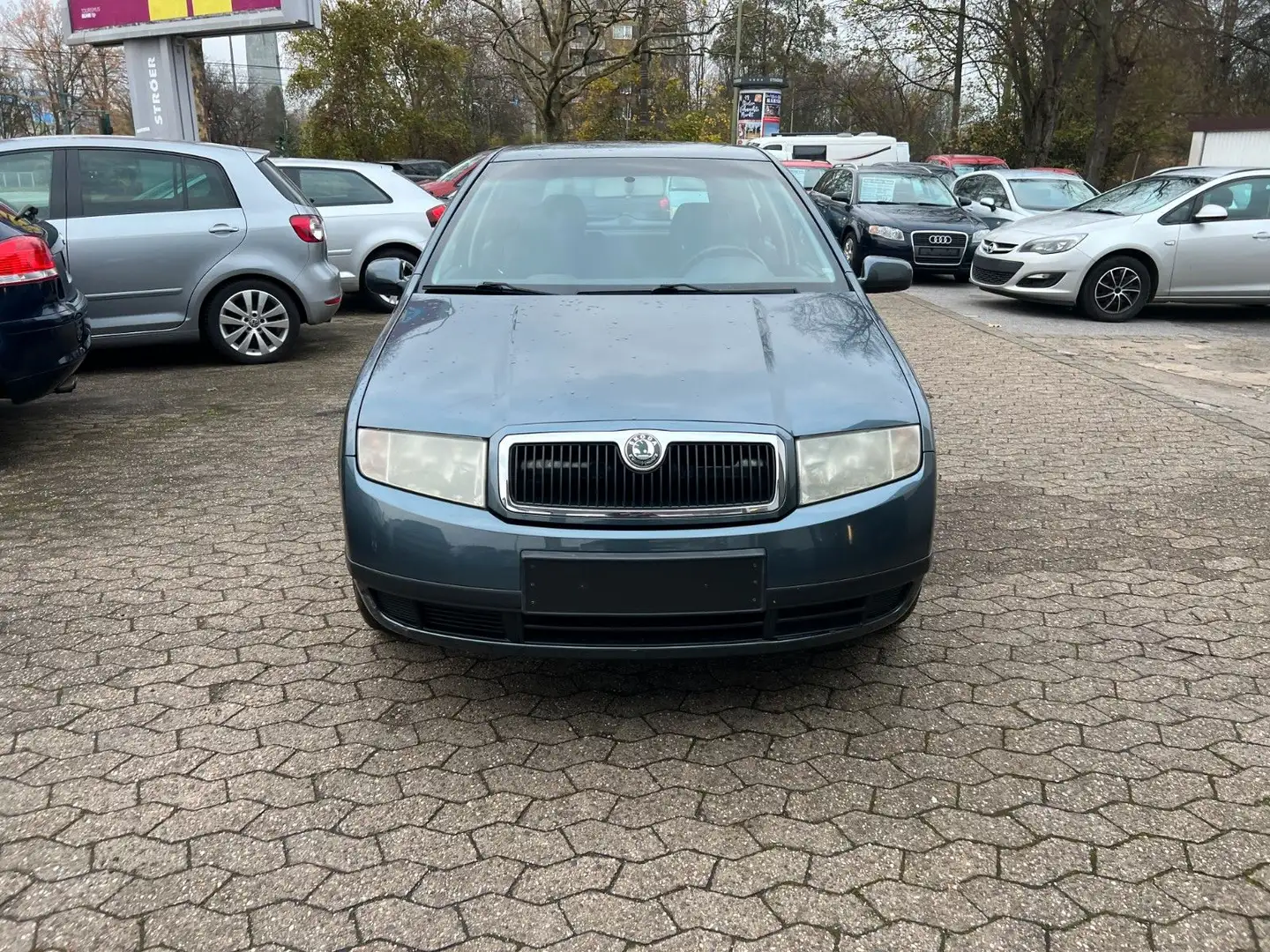 Skoda Fabia 1.4 Ambiente Klima-E Fenster-ABS-ASR Gris - 2