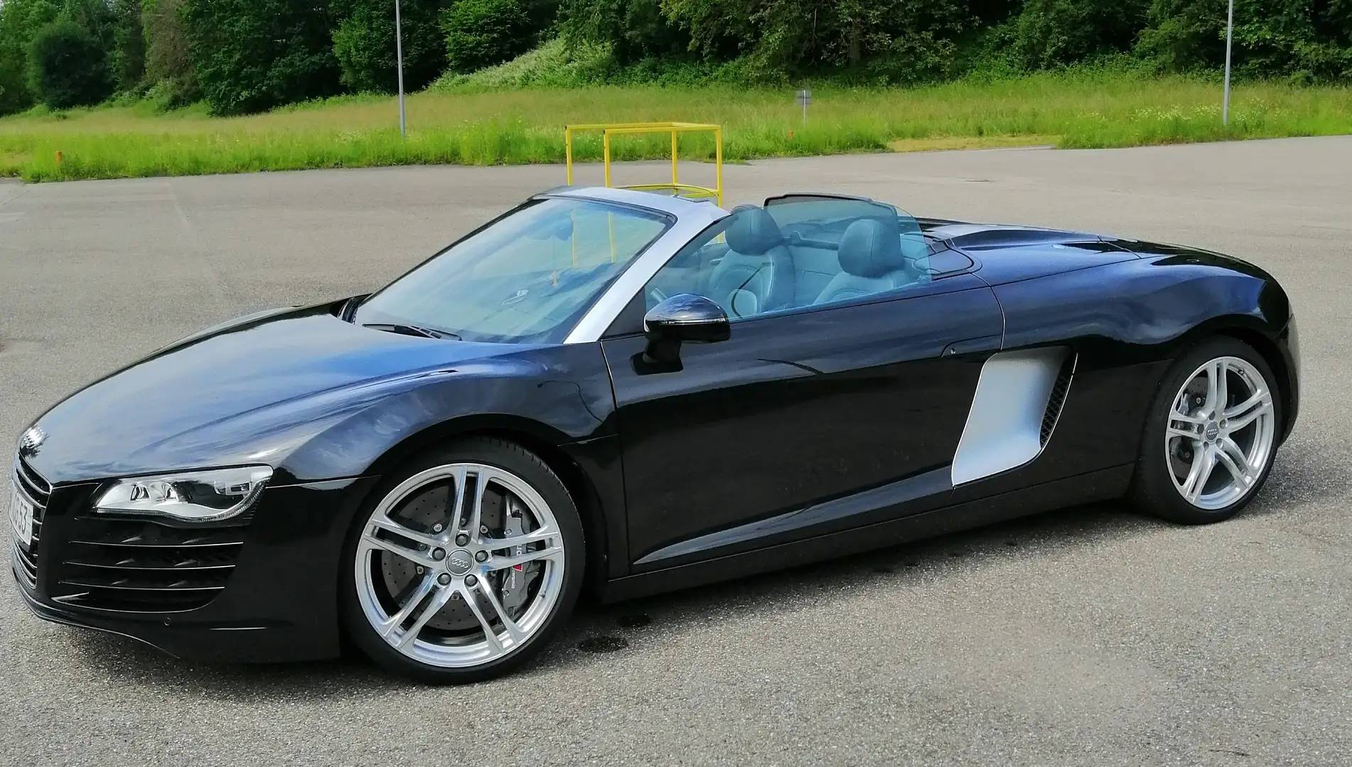 Audi R8 R8 Spyder 4.2 FSI quattro R tronic Schwarz - 1