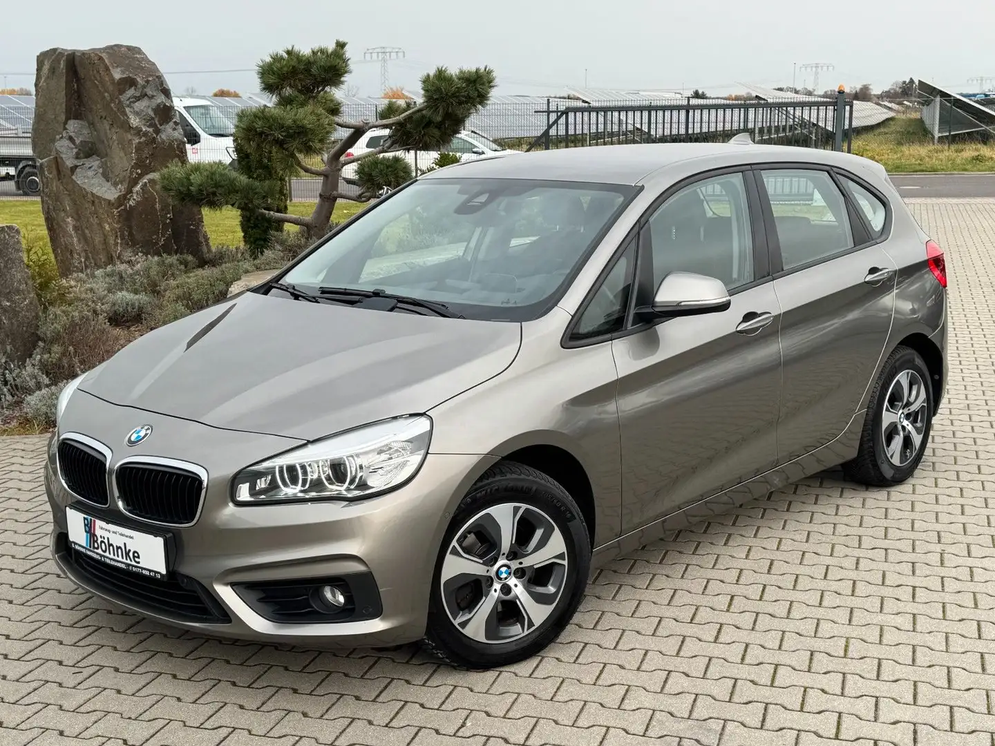 BMW 218 d Active Tourer LED NAVI SHZ HuD Silber - 1