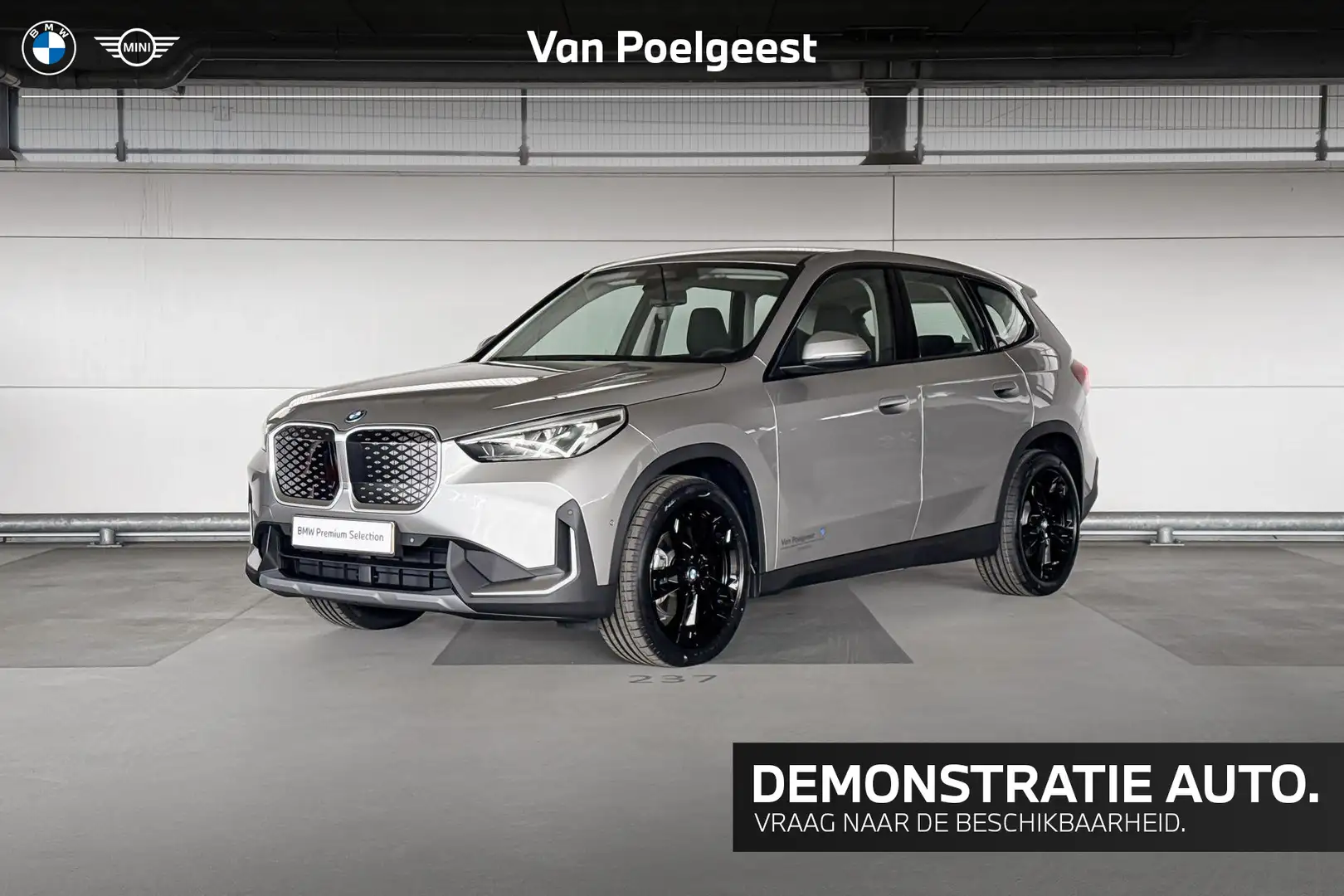 BMW iX1 eDrive20 Essential Edition 67 kWh | Interieurcamer Grijs - 1