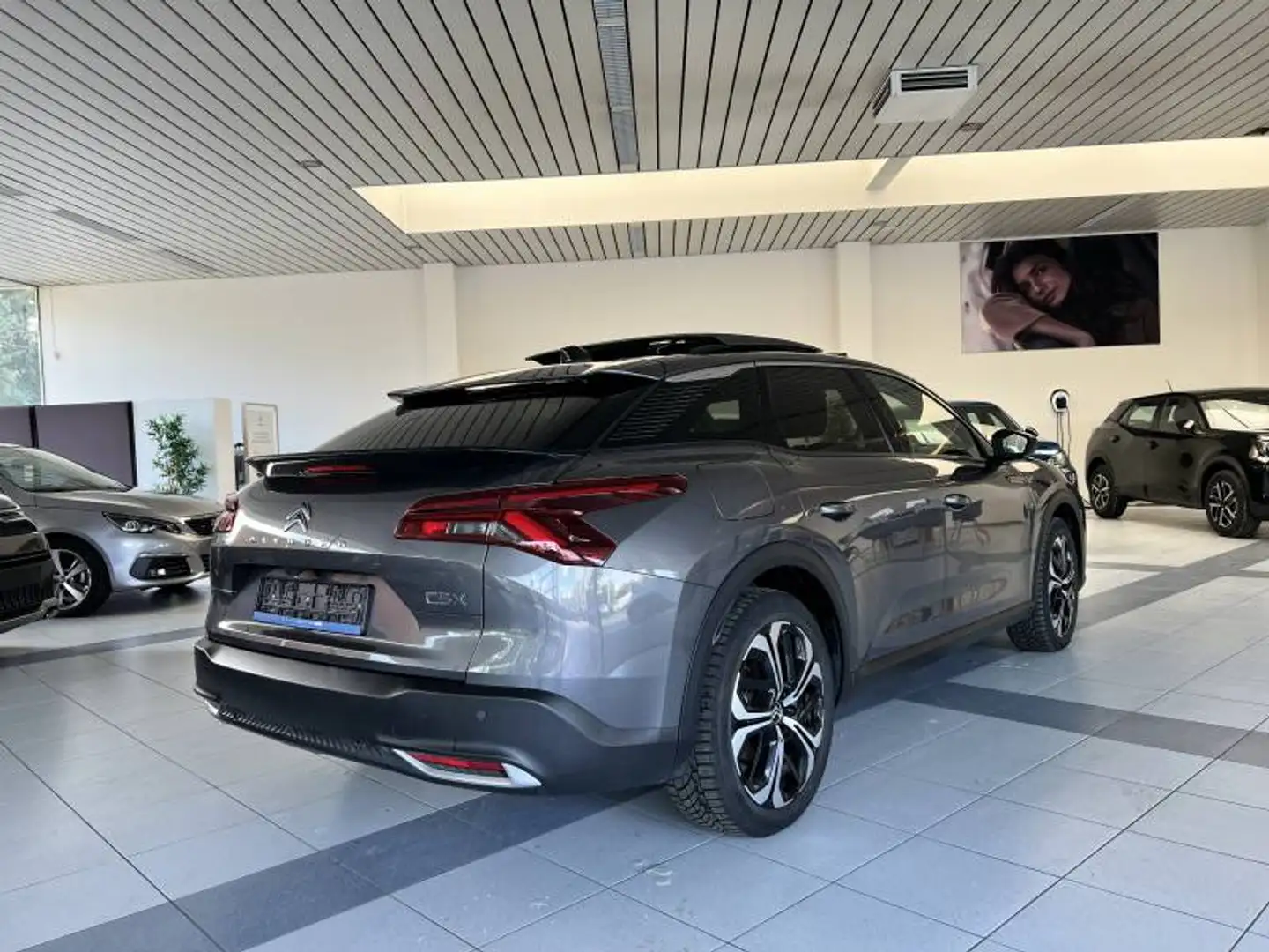 Citroen C5 X 1 1.6 Plug-in Hybrid 225 e-EAT8 MAX Grijs - 2