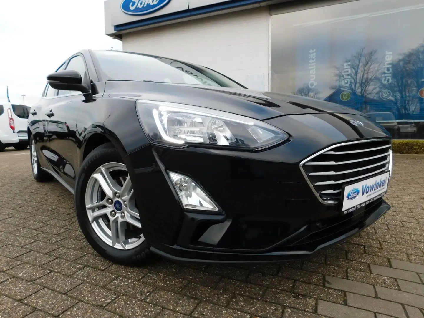 Ford Focus FOCUS Lim. Cool & Connect MHEV+RFK+Navi+KeyF+LED Grau - 1