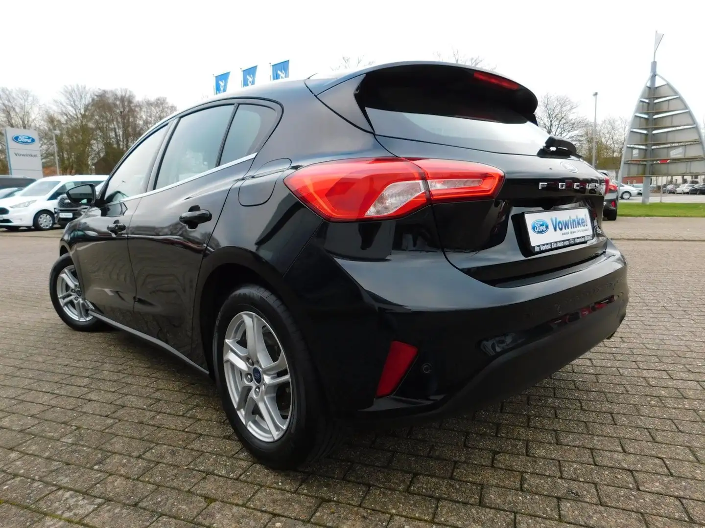 Ford Focus FOCUS Lim. Cool & Connect MHEV+RFK+Navi+KeyF+LED Grau - 2