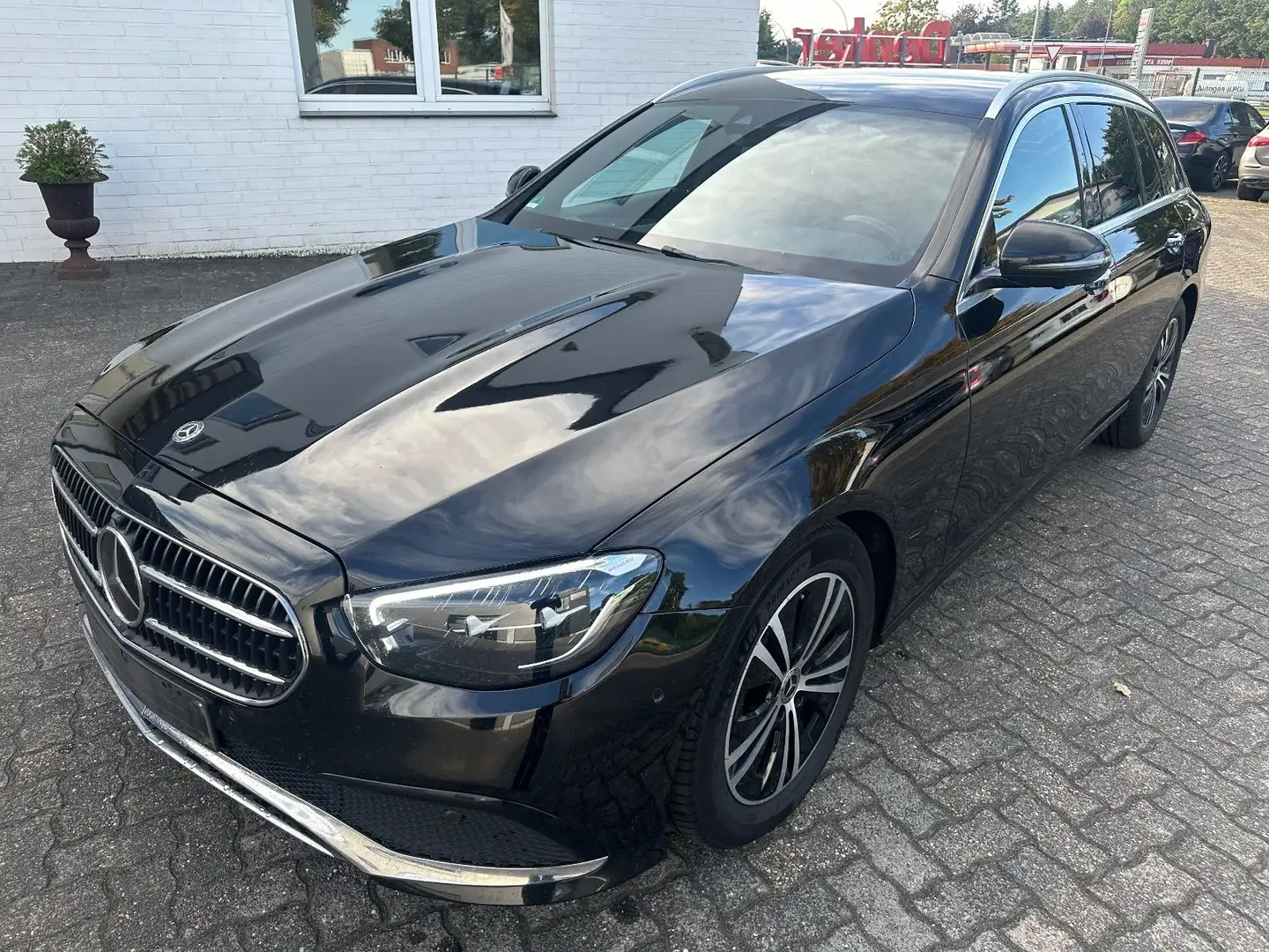 Mercedes-Benz E 220 d 4M Avantgarde Distro KeyGo 360° Sitzklim Noir - 1