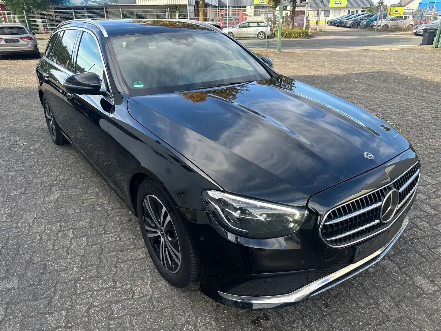 Mercedes-Benz E 220 d 4M Avantgarde Distro KeyGo 360° Sitzklim Noir - 2