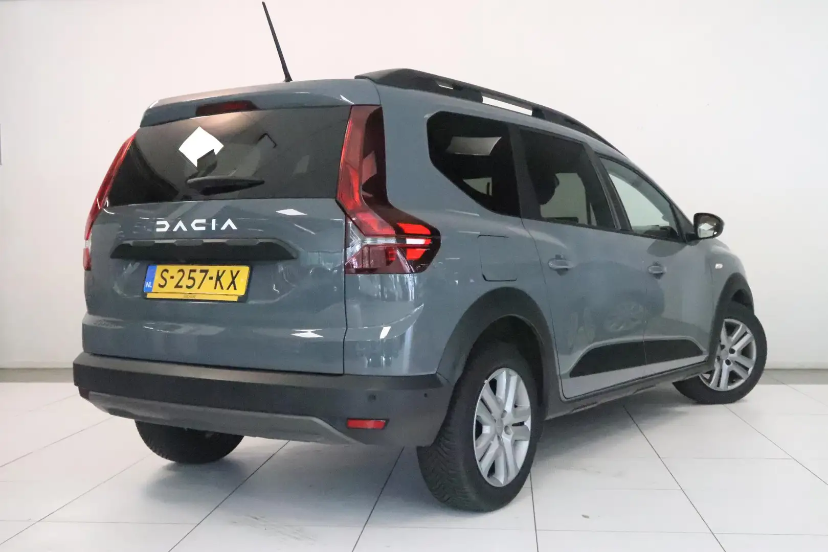 Dacia Jogger 1.0 TCe 110 Expression 7p. | 7-persoons | Navigati Grijs - 2