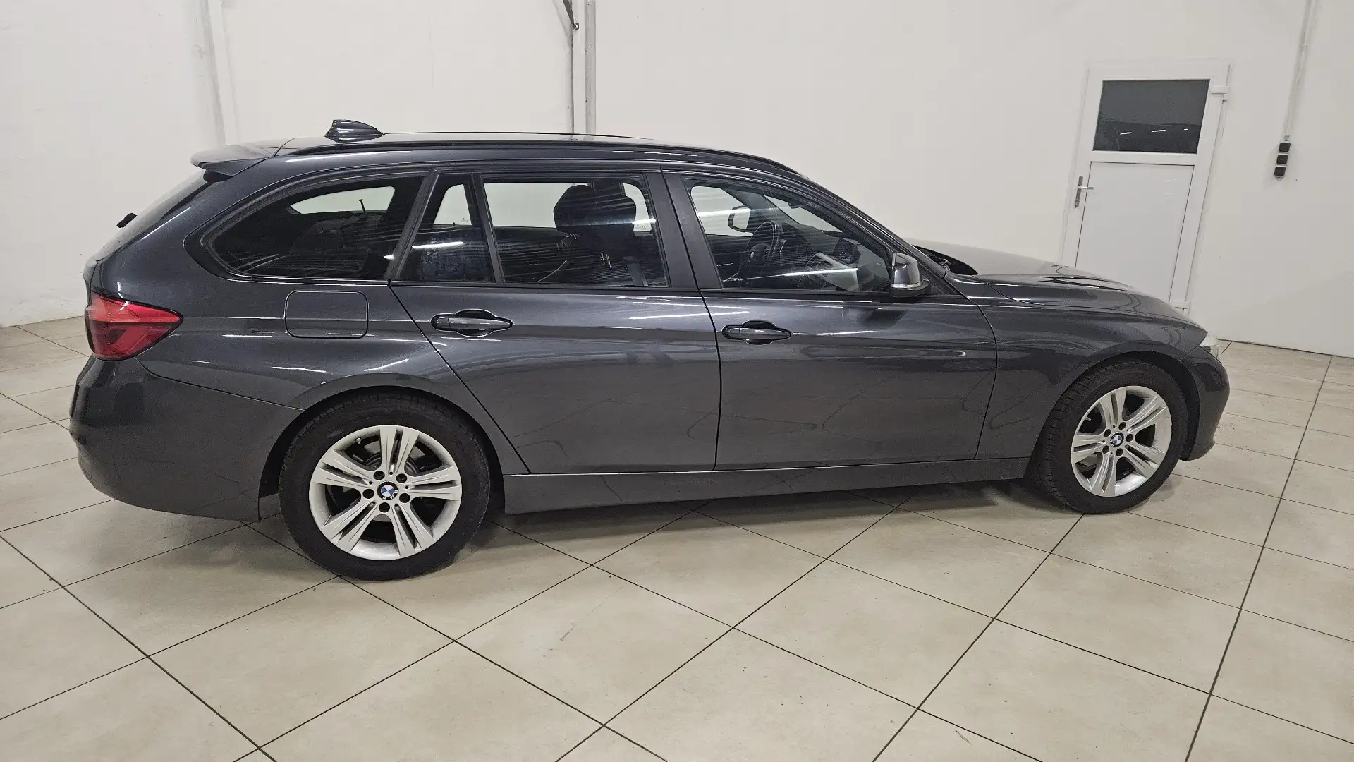 BMW 318 318d Touring Aut. - 2