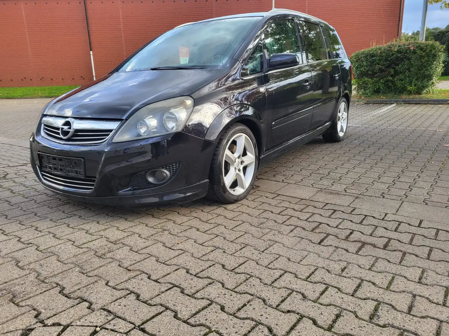 Opel Zafira 1.7 CDTI Sport Zwart - 1