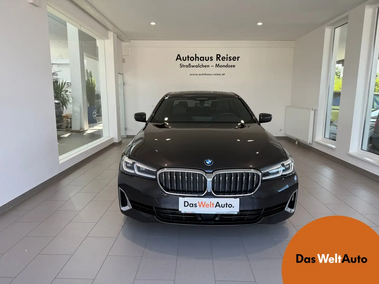 BMW 530 BMW 5 Lim. 530e xDrive Luxury Line Grijs - 1