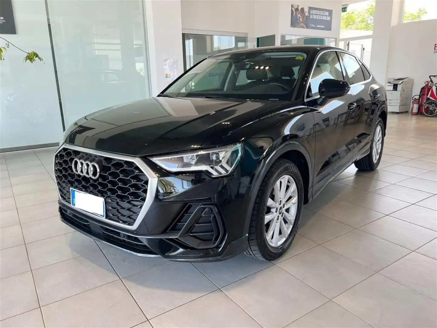 Audi Q3 35 TDI 150cv Business Plus S-Tronic 36 mesi di gar Nero - 1