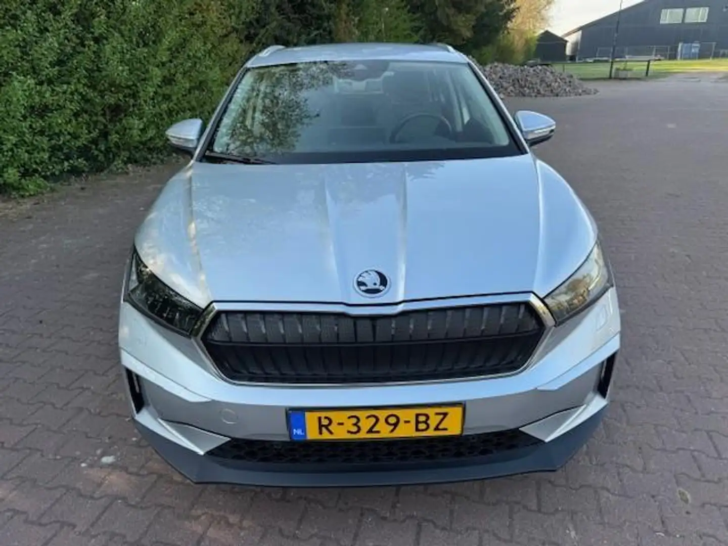Skoda Enyaq IV 80 BEV 204PK 77KWH ACRUISE/HLEER/LED/NAV/CAMERA Grijs - 2