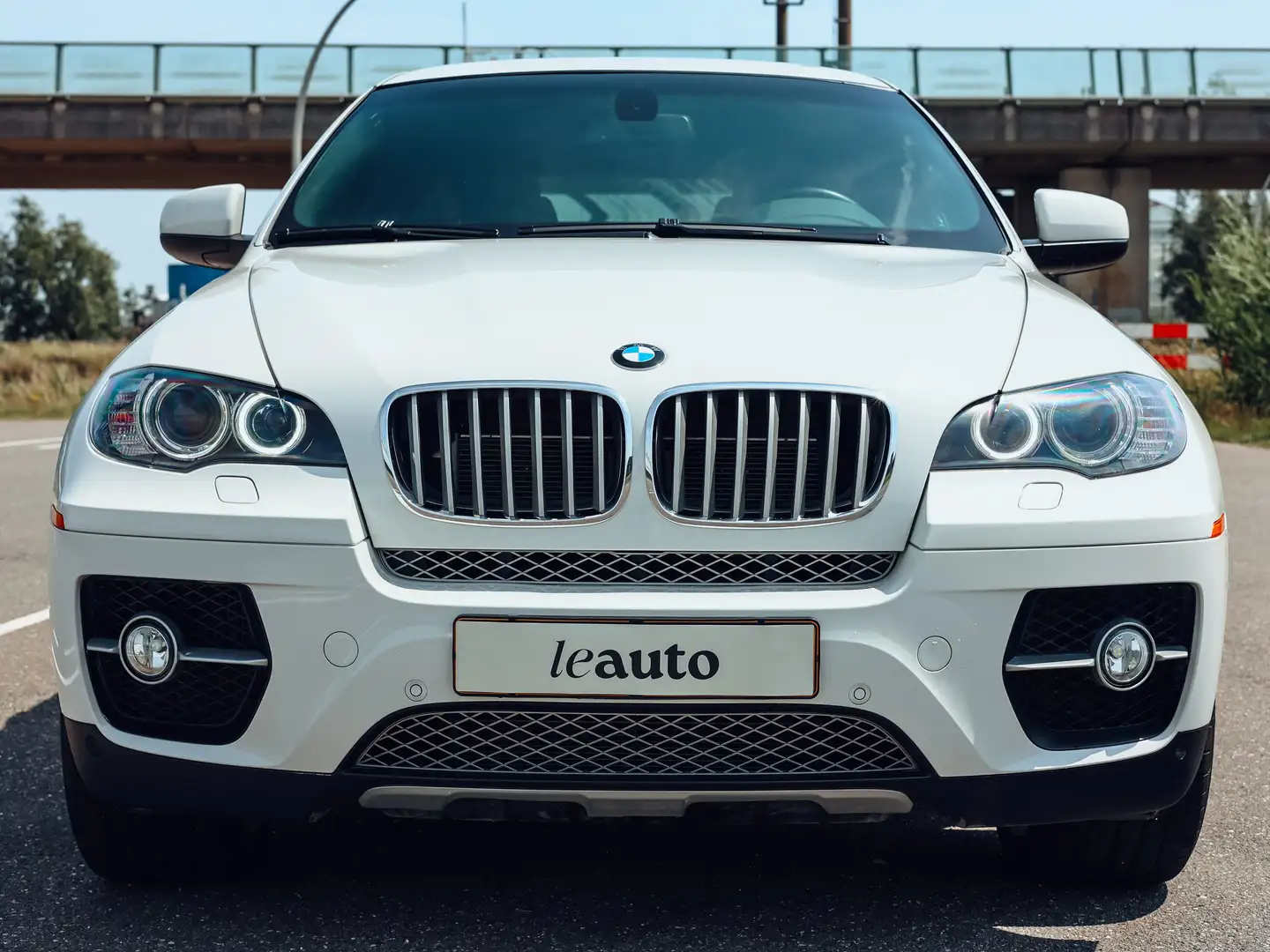 BMW X6 50i XDRIVE Youngtimer Blanc - 2