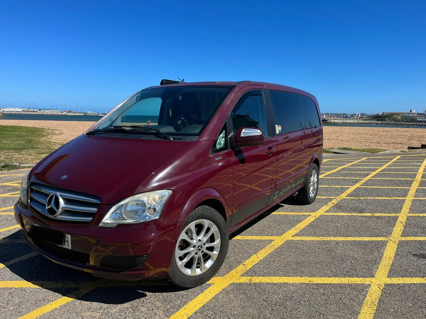 Mercedes-Benz Viano 2.0CDI Fun Compacto Burdeos - 1