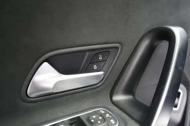 Mercedes-Benz Cla view 29