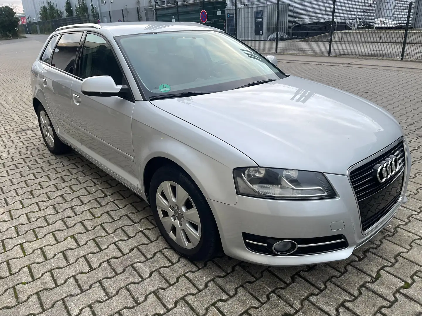 Audi A3 1.2 TFSI Attraction Silber - 1