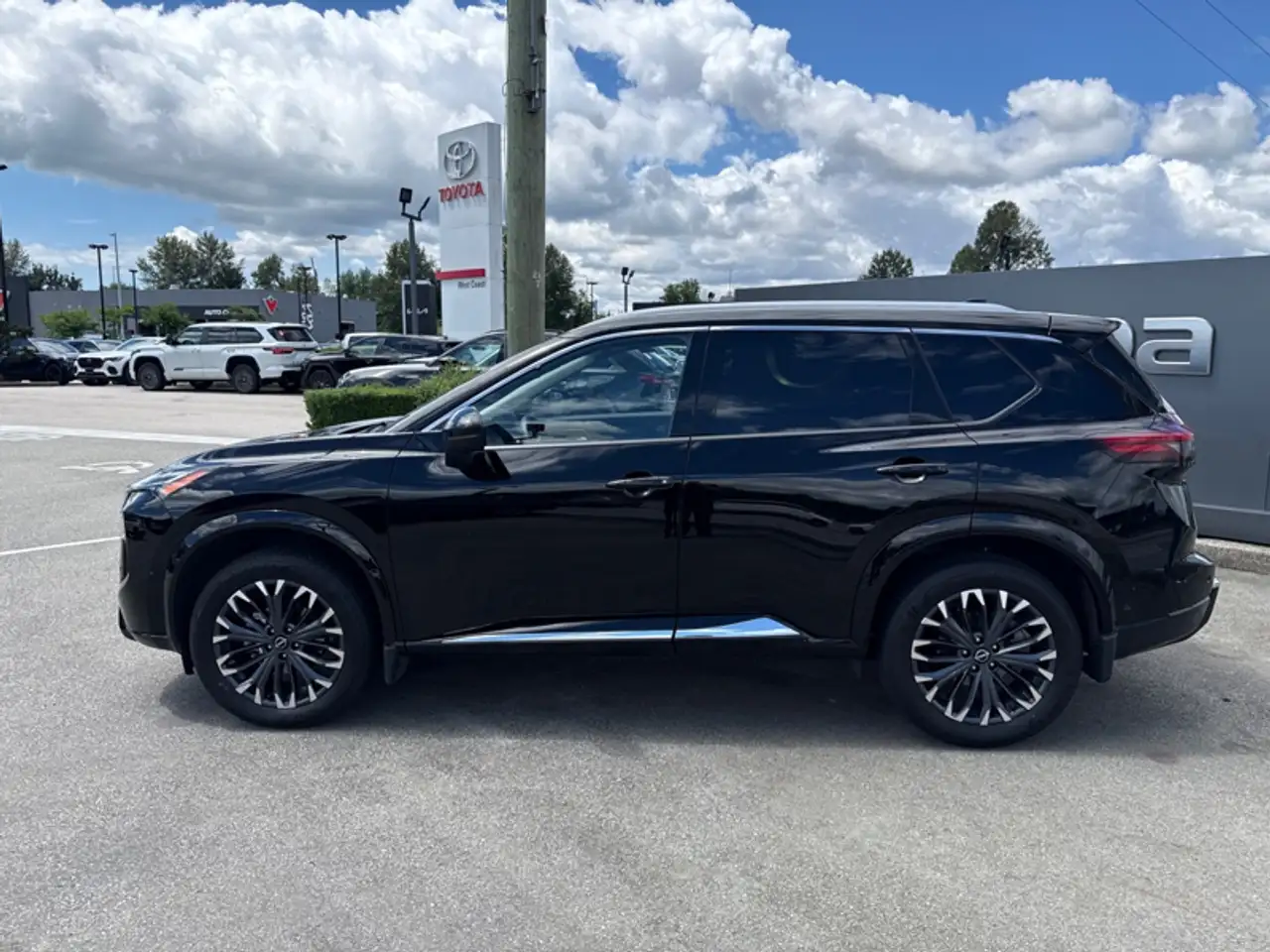 Nissan Rogue снимка Nissan Rogue