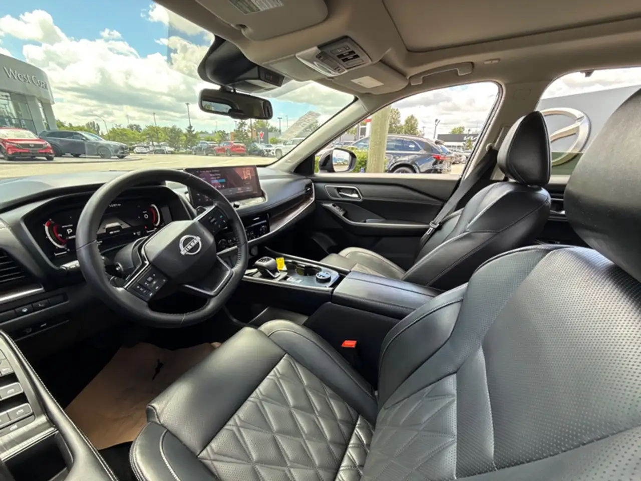 Nissan Rogue снимка Nissan Rogue