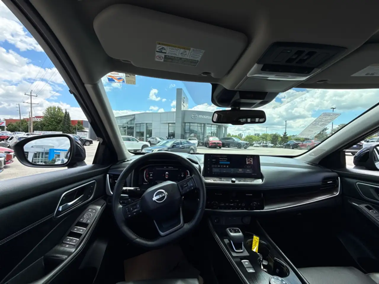 Nissan Rogue снимка Nissan Rogue