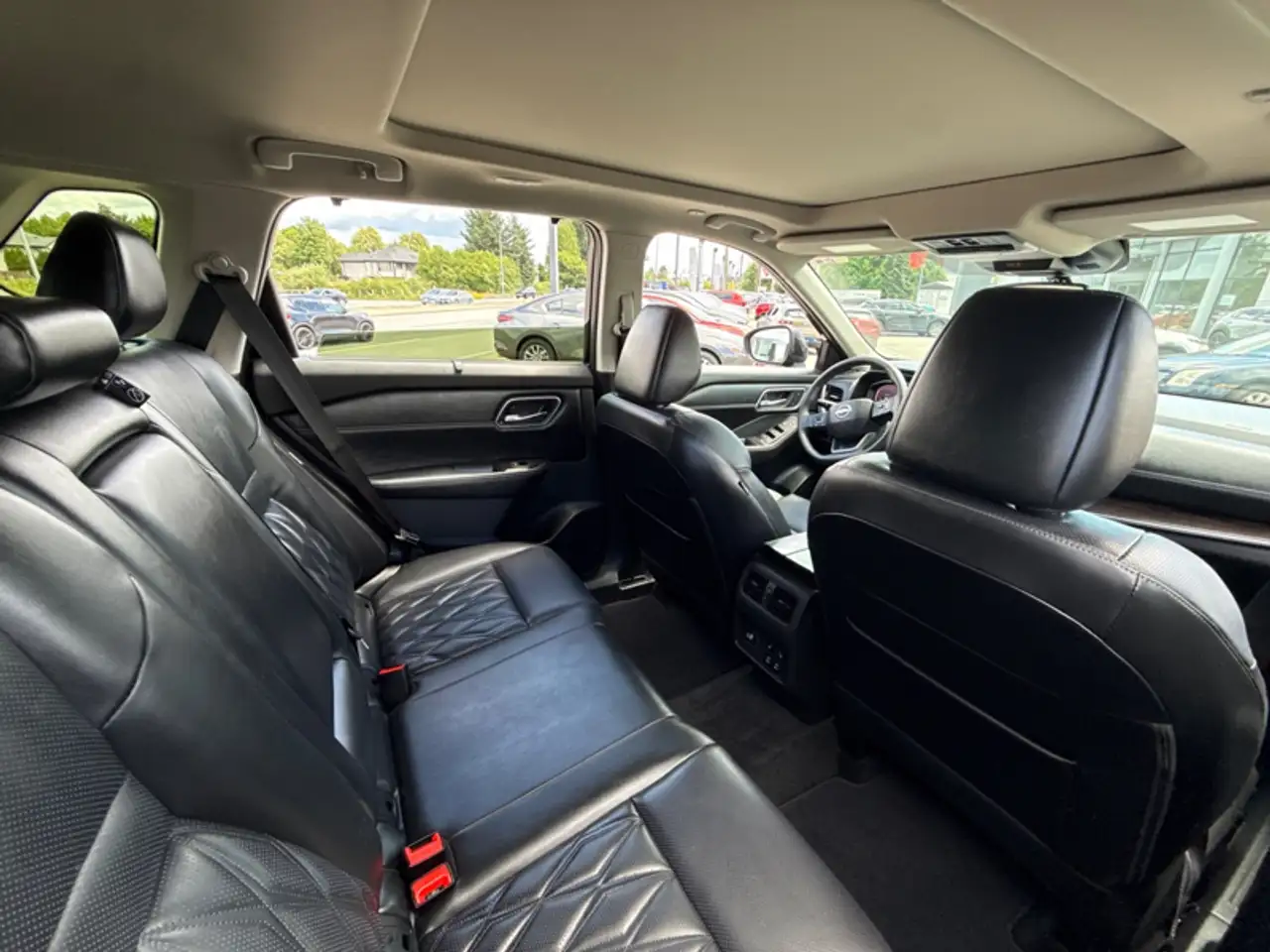 Nissan Rogue снимка Nissan Rogue