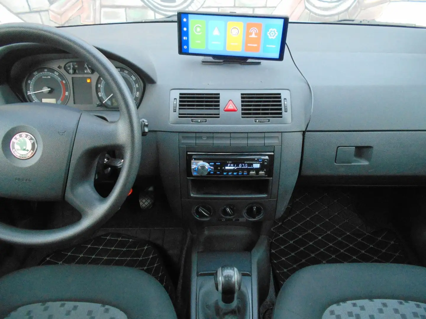 Skoda Fabia 1.2 TSI Cool Edition KLIMA Grau - 2