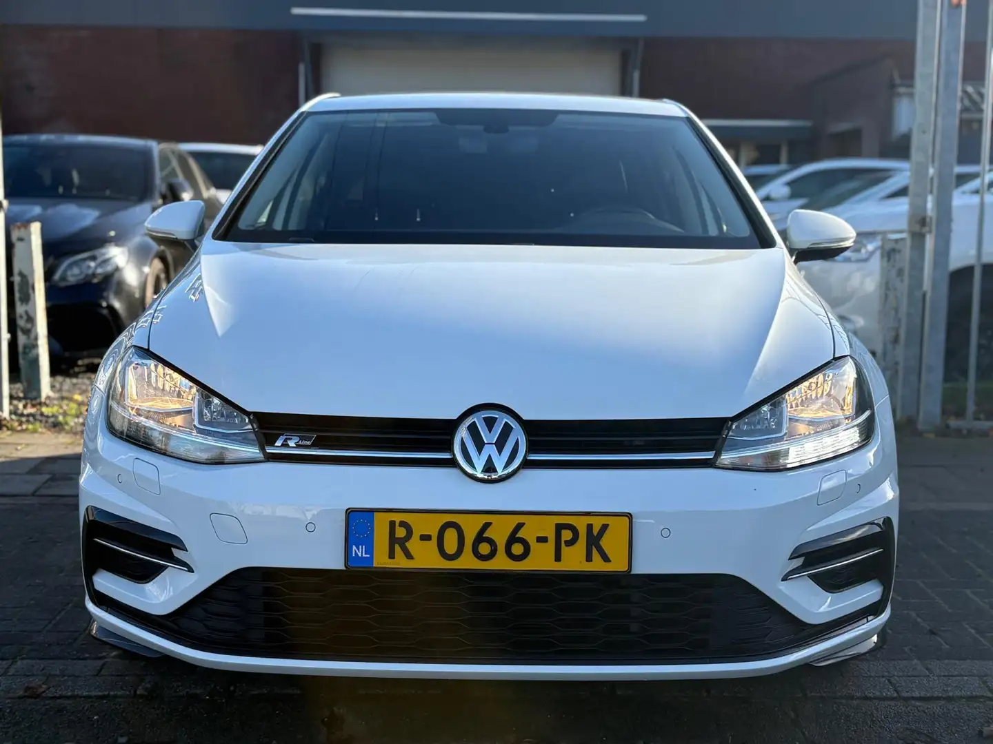 Volkswagen Golf 1.0 TSI R-Line | ACC | camera | Lm velgen | Weiß - 2