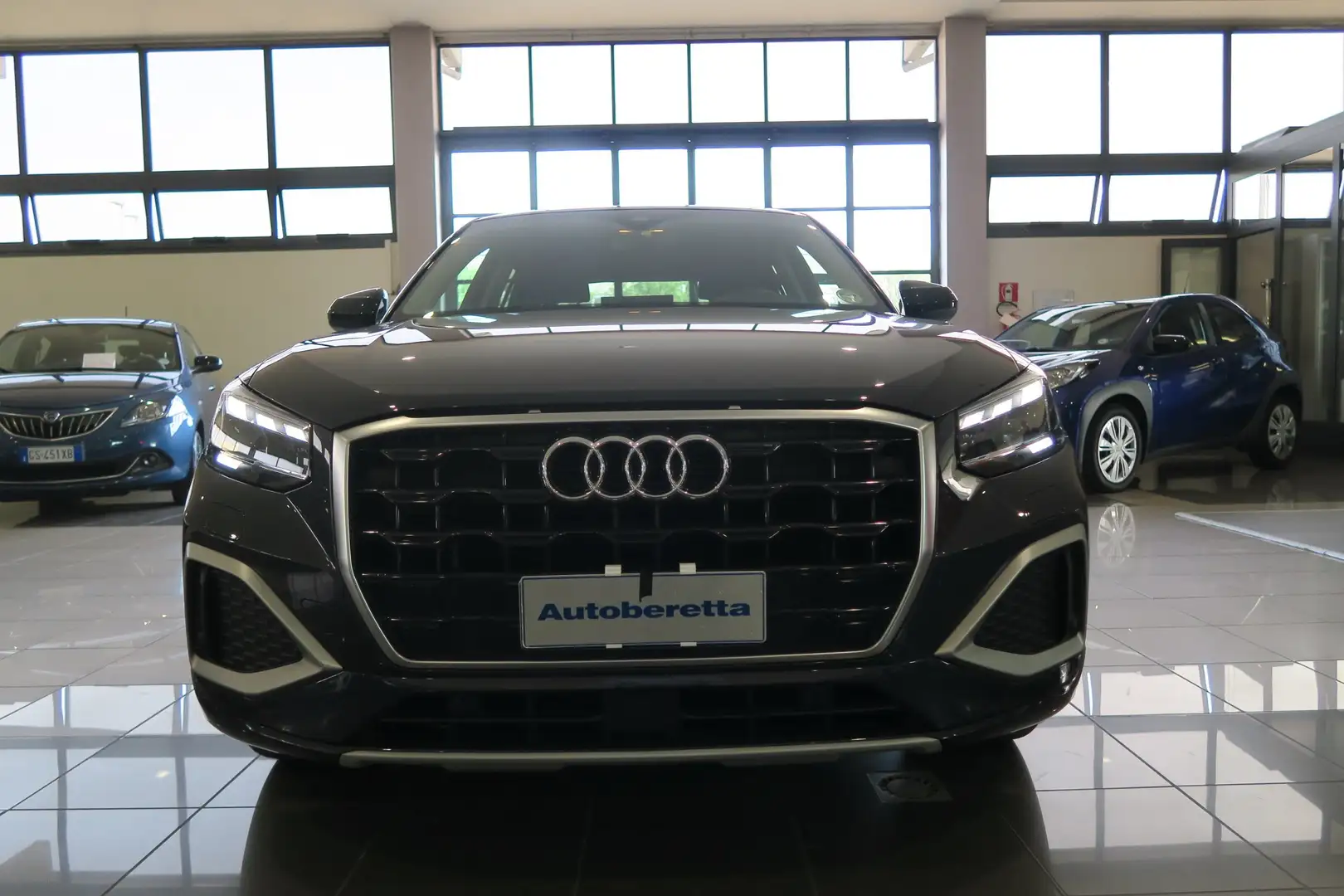 Audi Q2 35 1.5 tfsi Admired DSG 150CV Grigio - 2