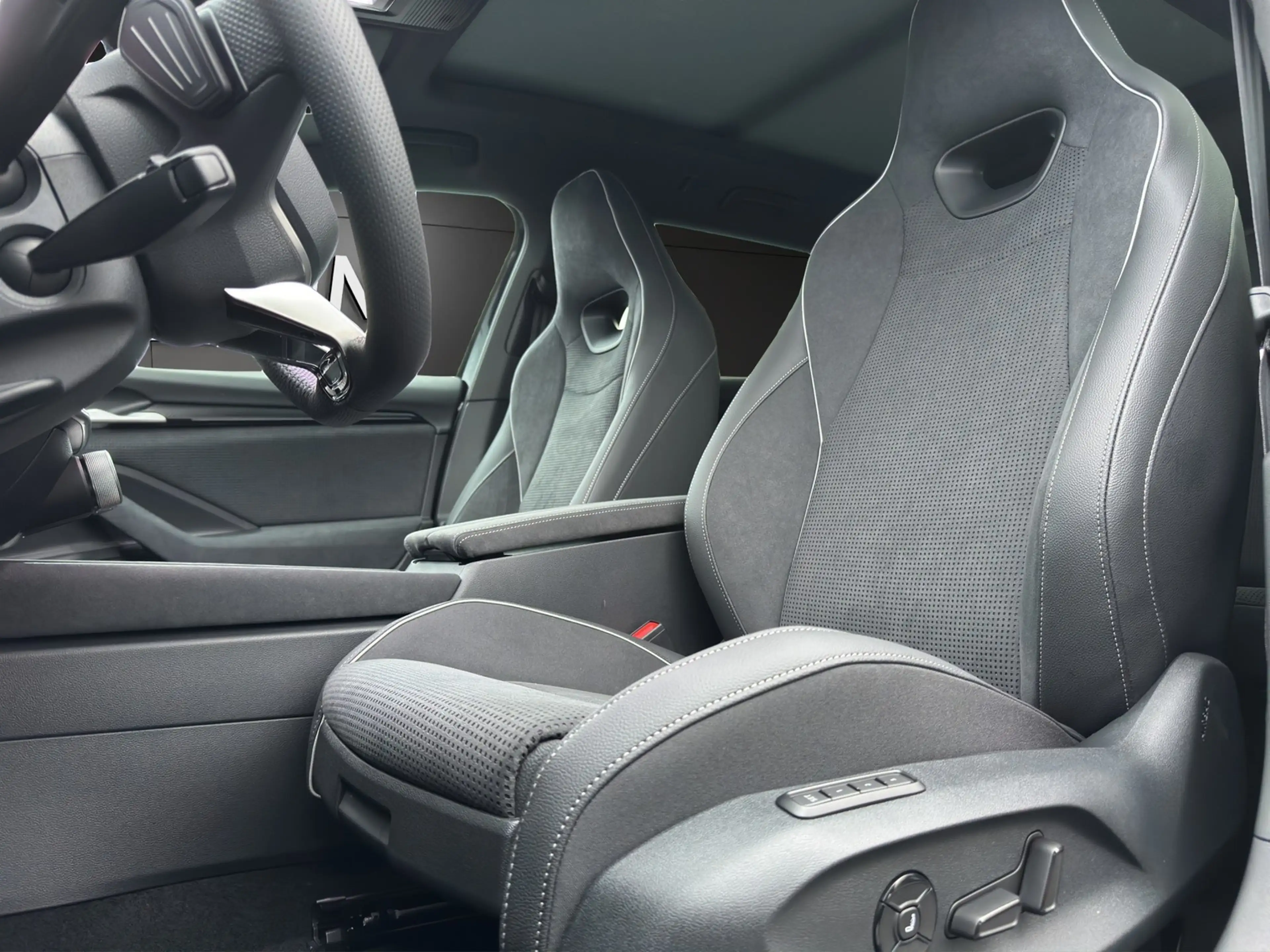 Skoda Superb 2.0 TDI Sportline DSG AHK+Panorama+CANTON — photo 7