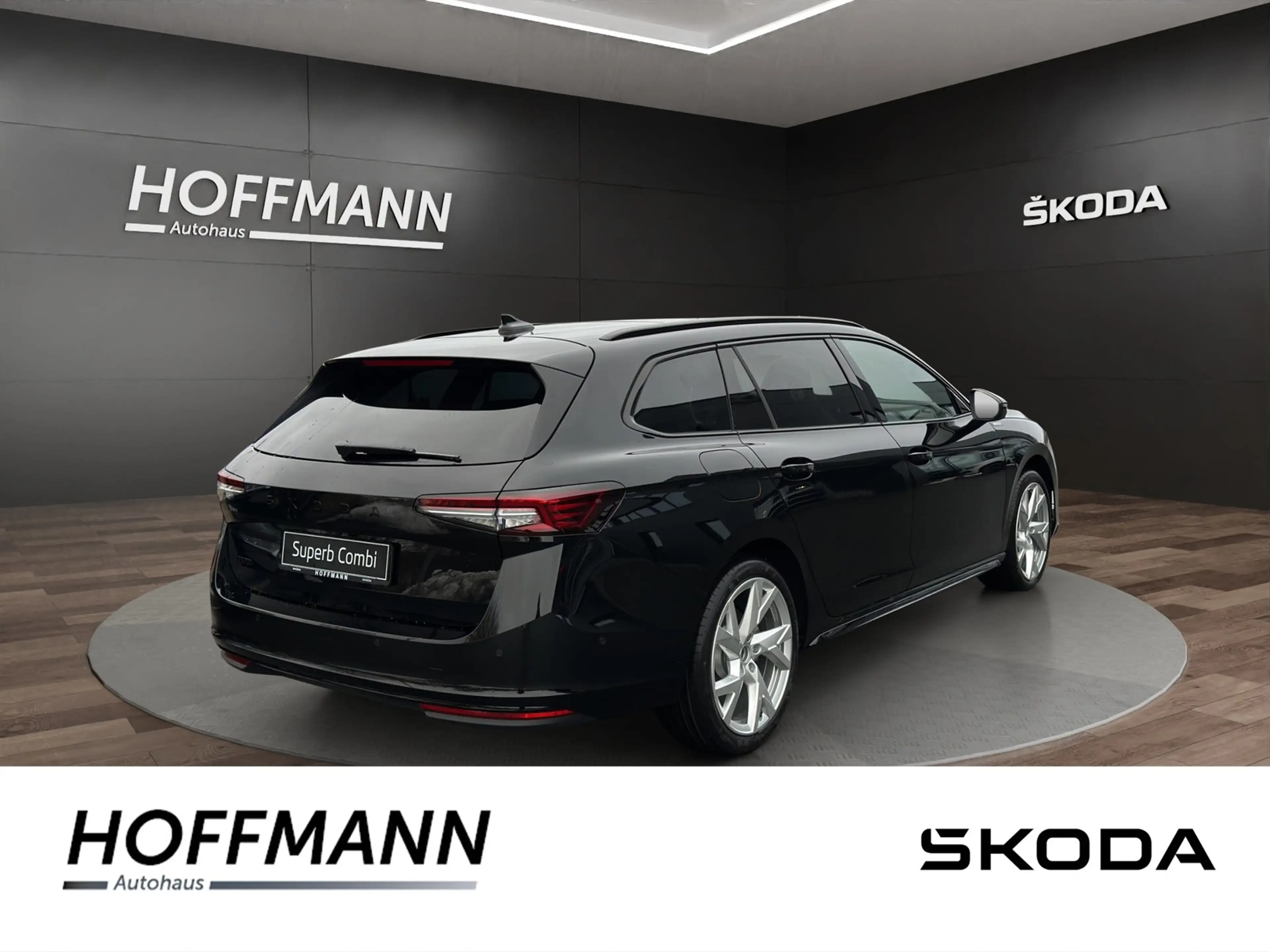 Skoda Superb 2.0 TDI Sportline DSG AHK+Panorama+CANTON — photo 2