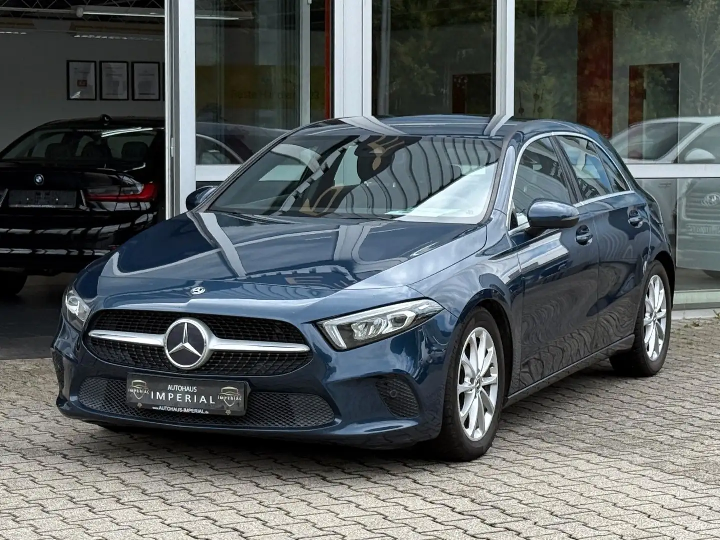Mercedes-Benz A 200 d Aut. LEDER+NAVI+ACC+LED+PLA+RFK+ASSIST+17 Albastru - 1