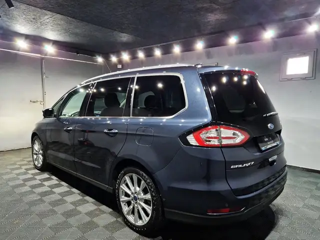 Ford Galaxy view 3