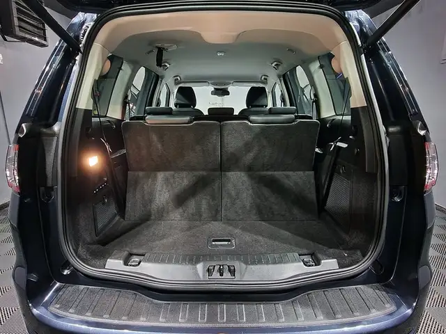 Ford Galaxy view 8