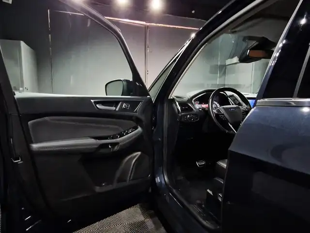 Ford Galaxy view 9