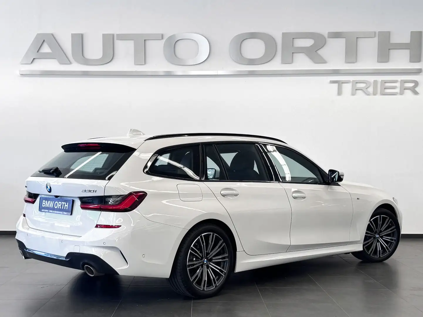 BMW 330 i xDrive Touring SP-AUT. M-SPORT LC-PROF 360° Weiß - 2