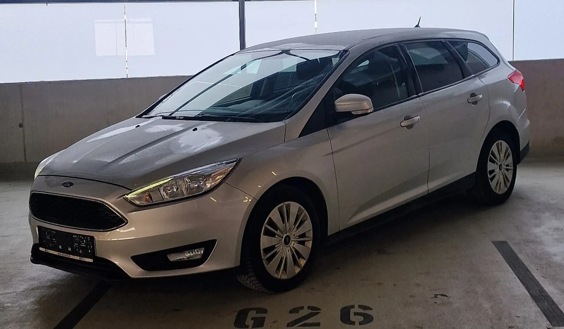 Ford Focus Traveller 1,5 TDCi Trend Grau - 2