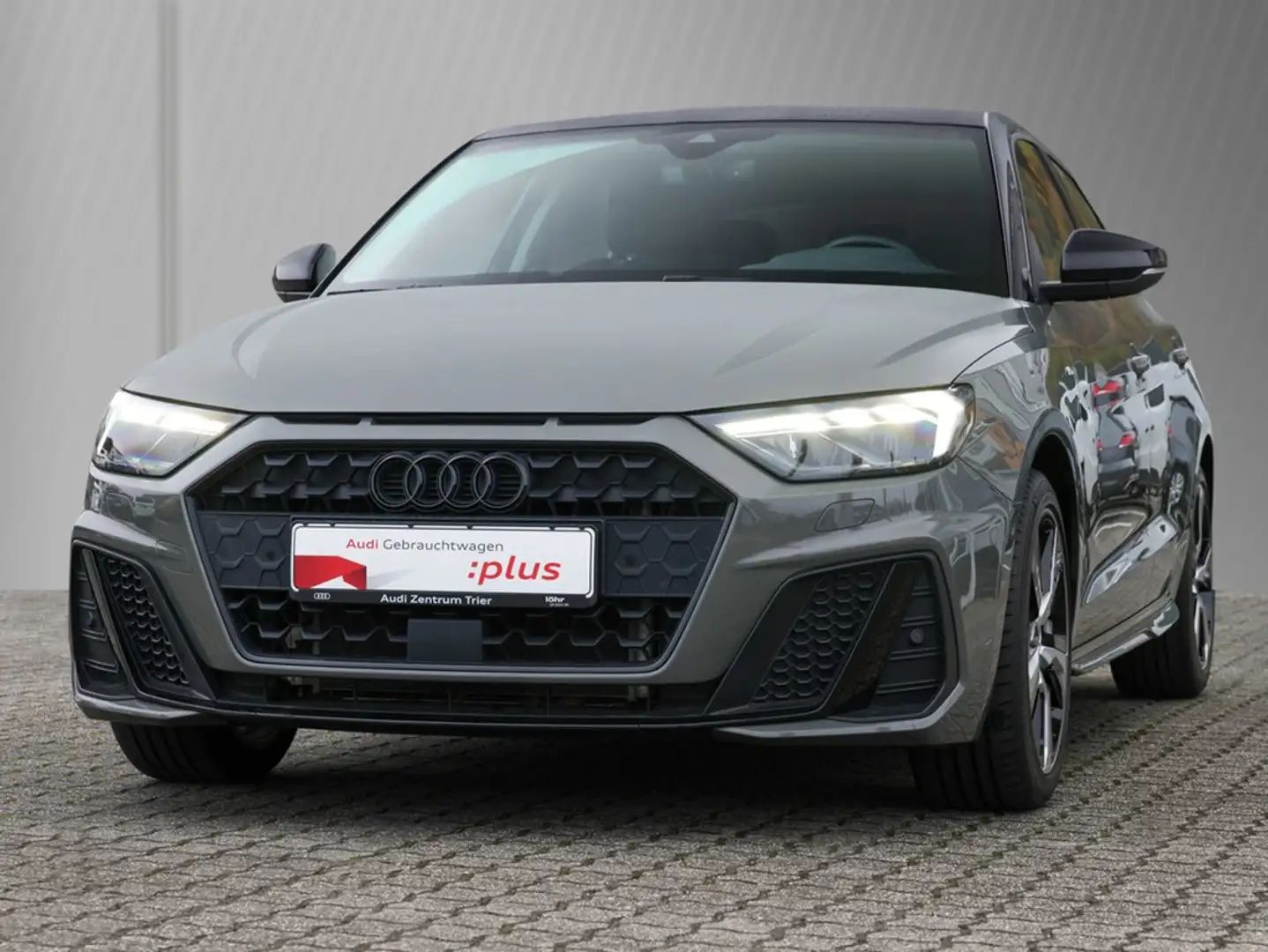 Audi A1 Sportback 30 TFSI S line 6-Gang Grau - 2