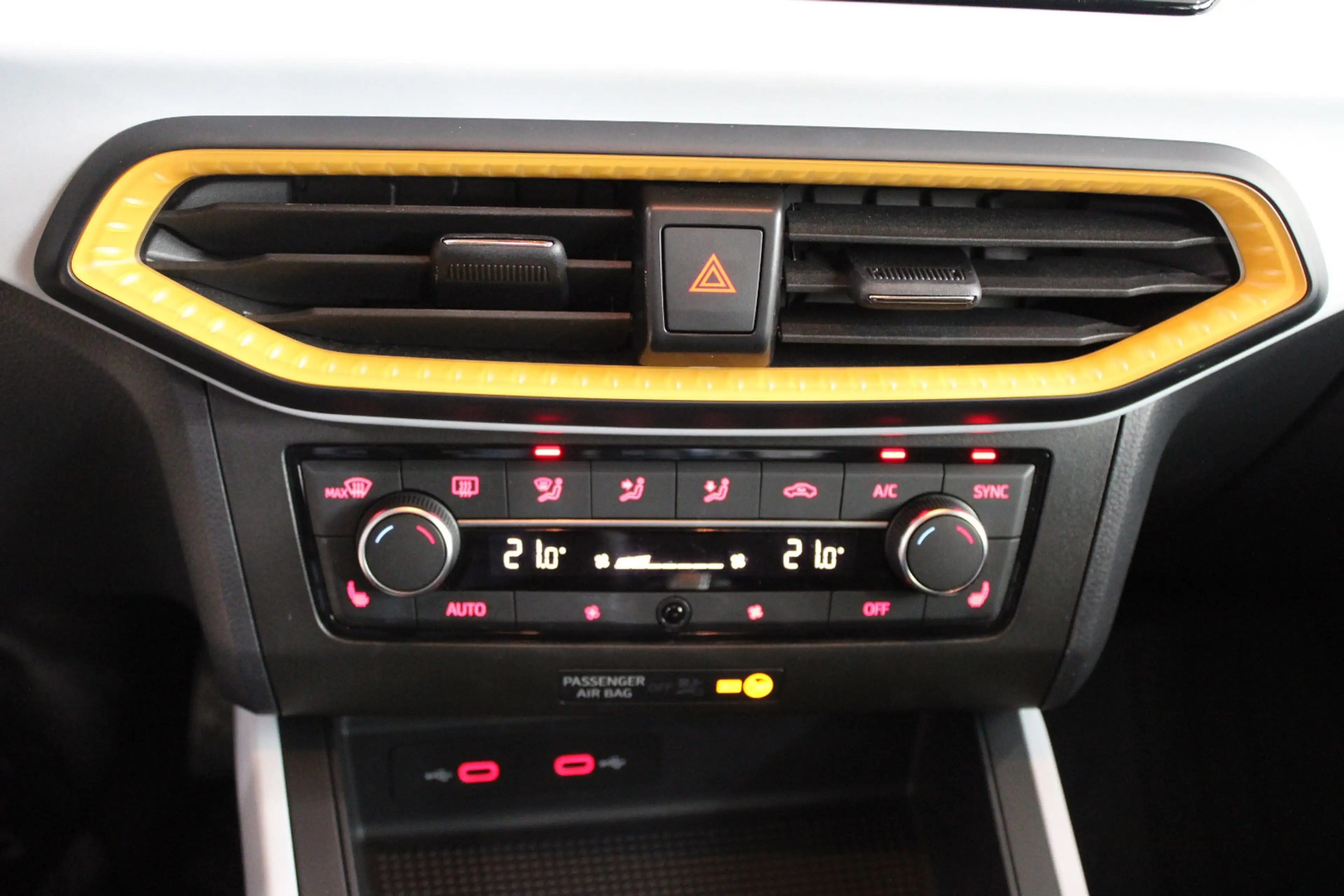 SEAT Arona 1.0 TSI Style 1.Hand*Carplay — photo 21