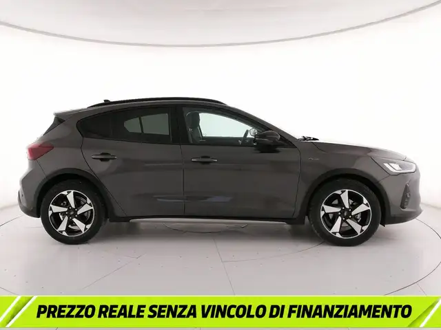 Ford Focus view 3