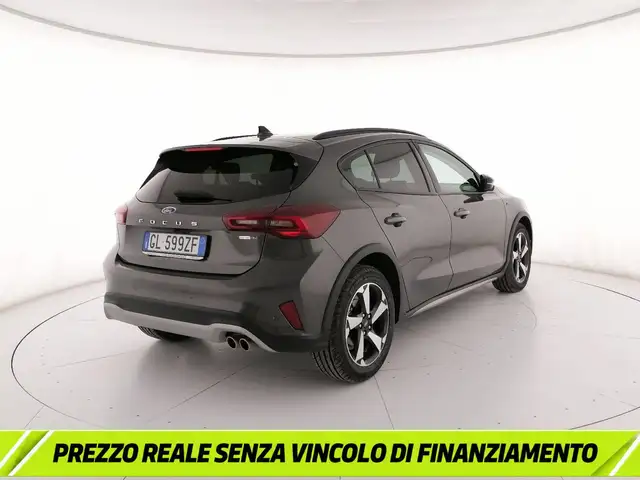 Ford Focus view 2
