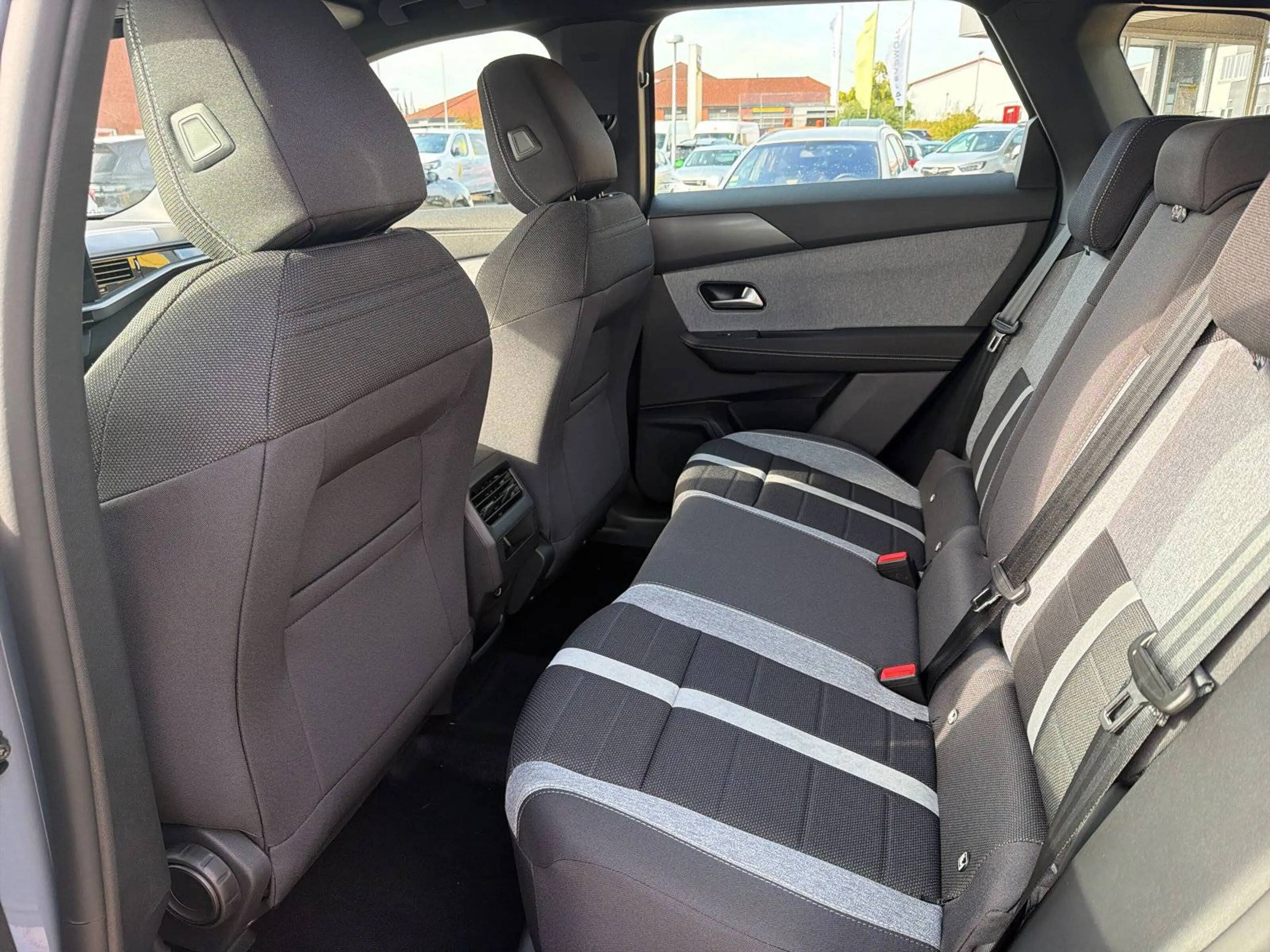 Opel Grandland 1.2 48V Mild- Hybrid 107 kW Edition — photo 13